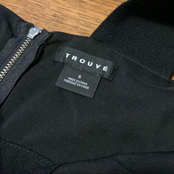 Women’s Trouve Crepe Seamed Tank Top V Neck - Picture 7 of 7